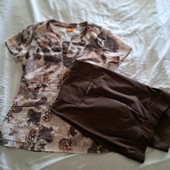 Scrub set - Picture 3 of 4